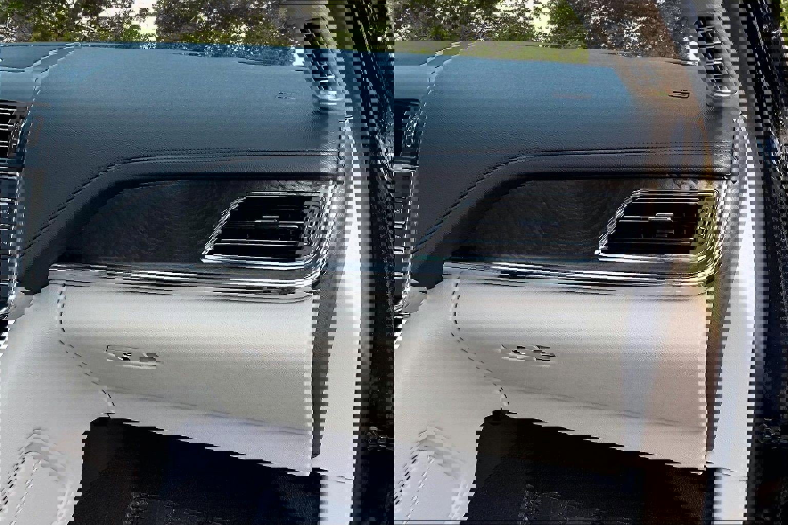 Used 2019 Lincoln Continental Select image 26