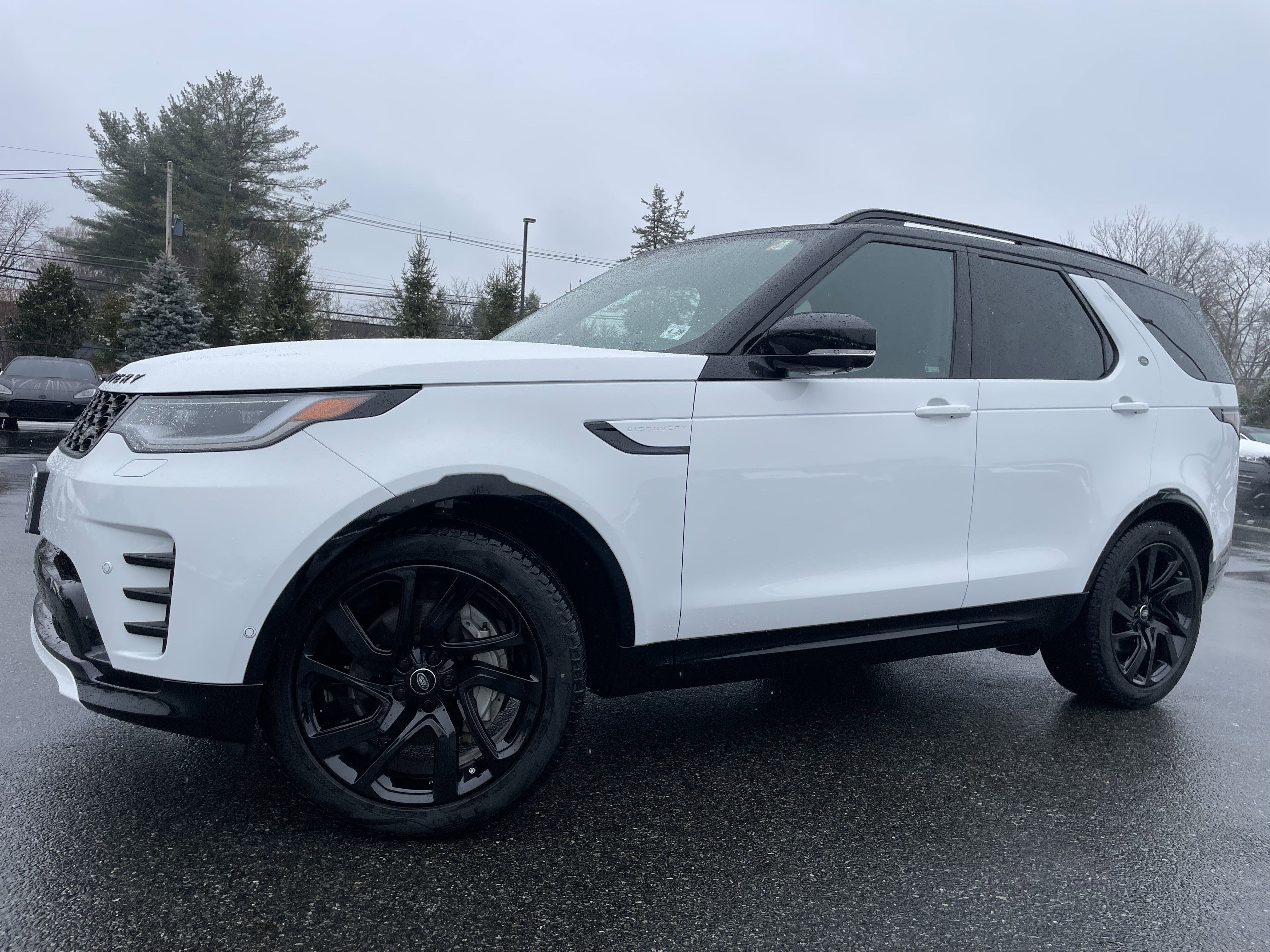 Certified 2024 Land Rover Discovery Dynamic SE image 37