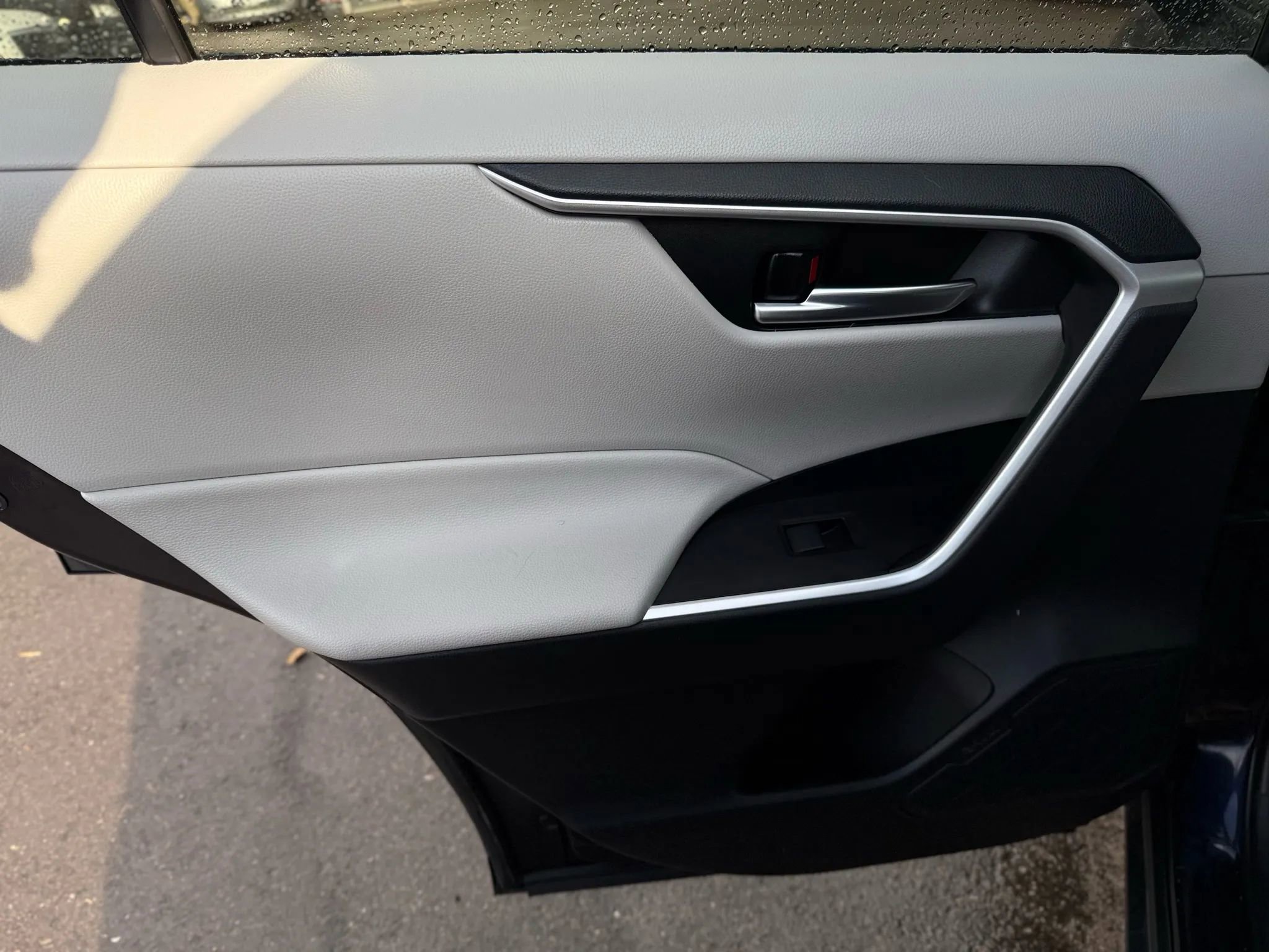 Used 2021 Toyota RAV4 XLE image 17