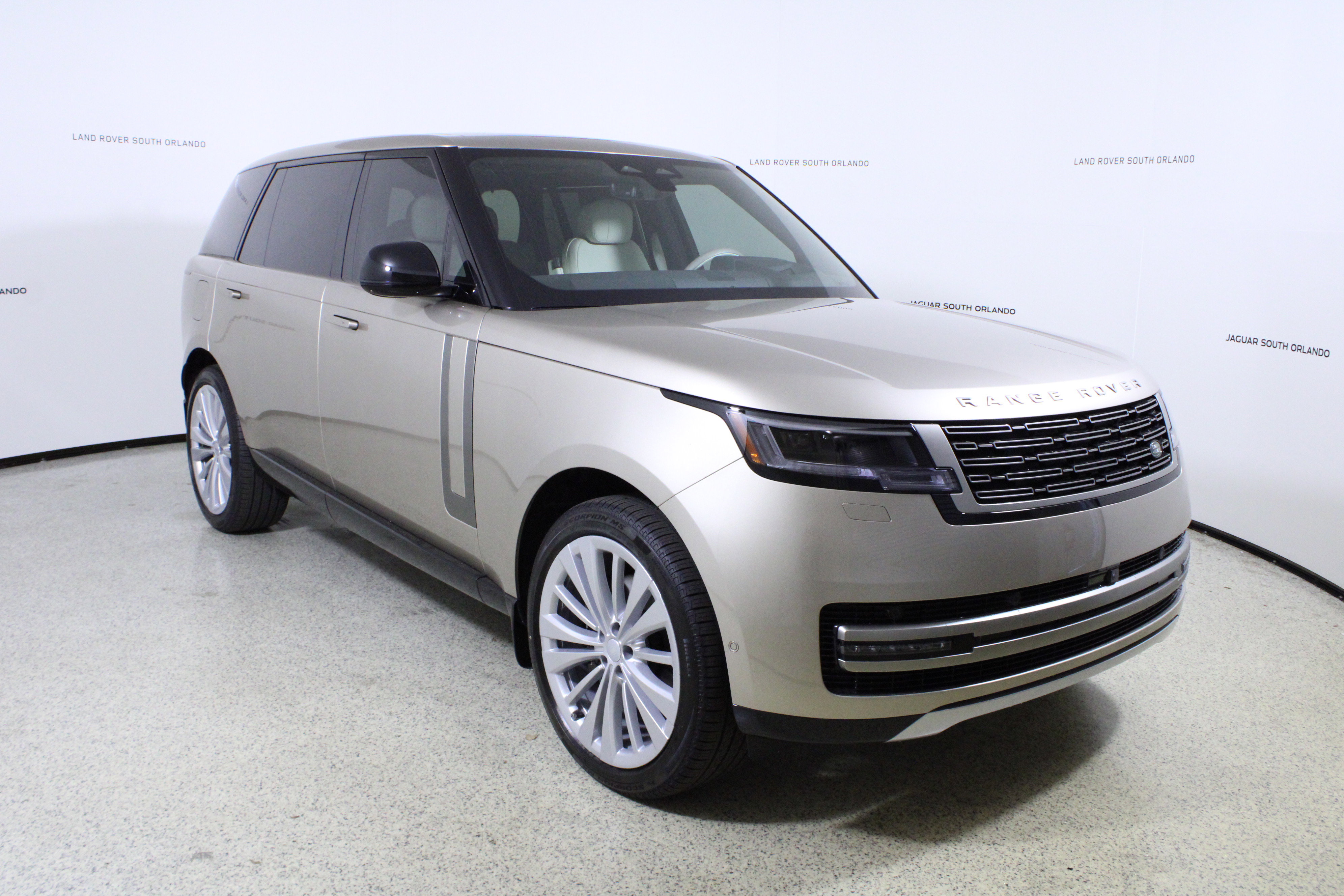 New 2026 Land Rover Range Rover Long Wheelbase SE image 3