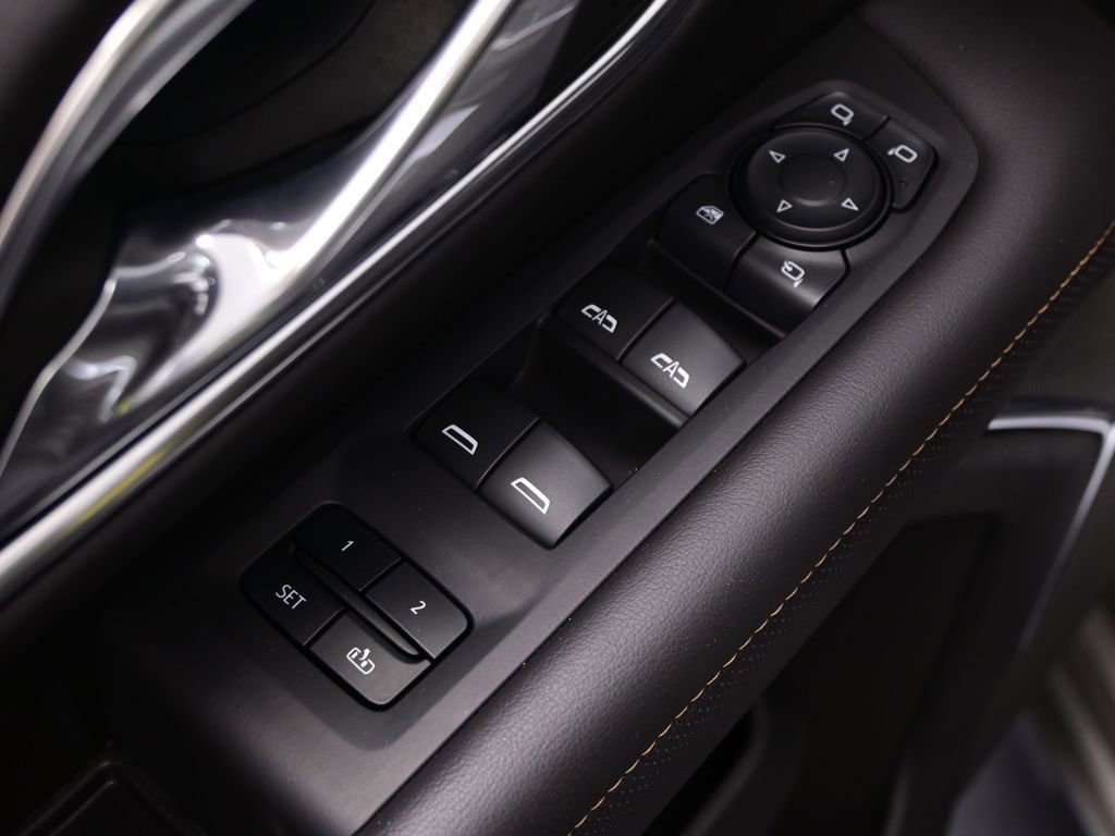 Used 2024 GMC Yukon XL AT4 w/ Technology Package image 17