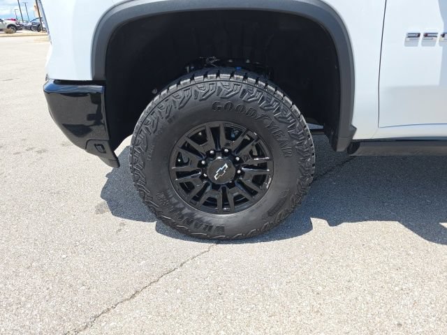 Used 2025 Chevrolet Silverado 2500 ZR2 w/ Technology Package AWD/4WD image 9