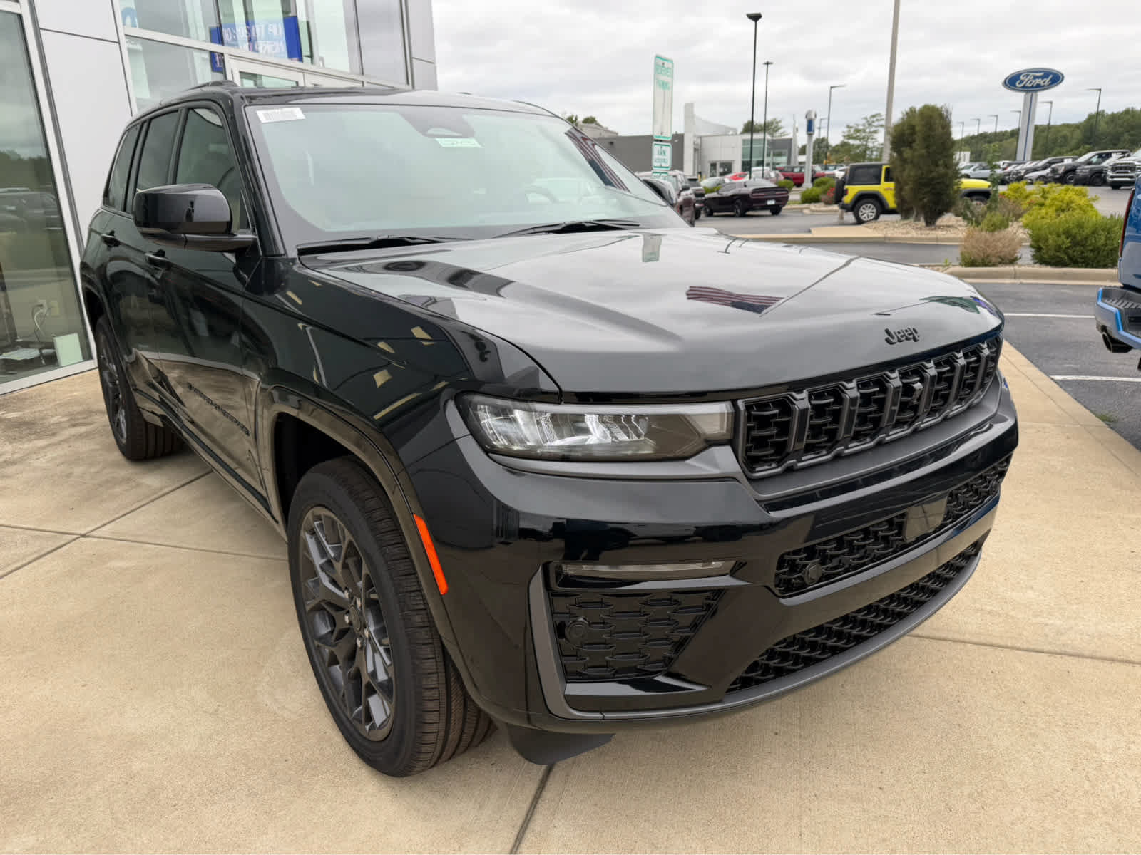 New 2027 Jeep Grand Cherokee Summit AWD/4WD image 2