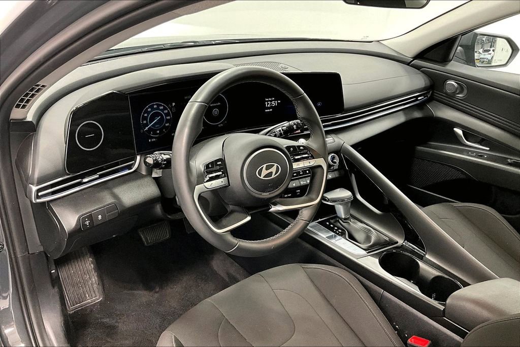 Certified 2025 Hyundai Elantra SEL image 16