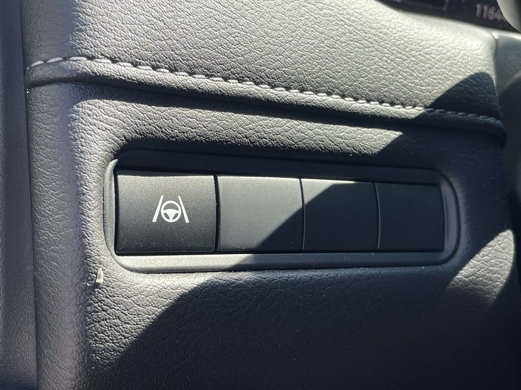 Used 2025 Nissan Armada SV AWD/4WD image 27
