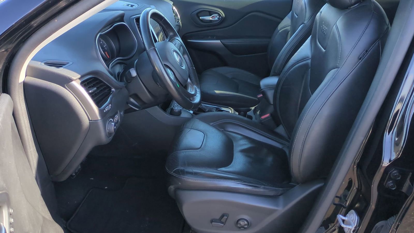 Used 2020 Jeep Cherokee Limited image 16