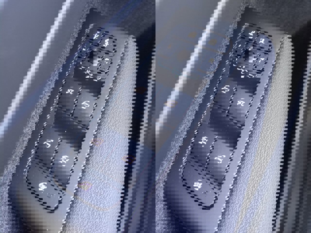 New 2025 Volvo XC40 B5 Core w/ Protection Package Premier image 23