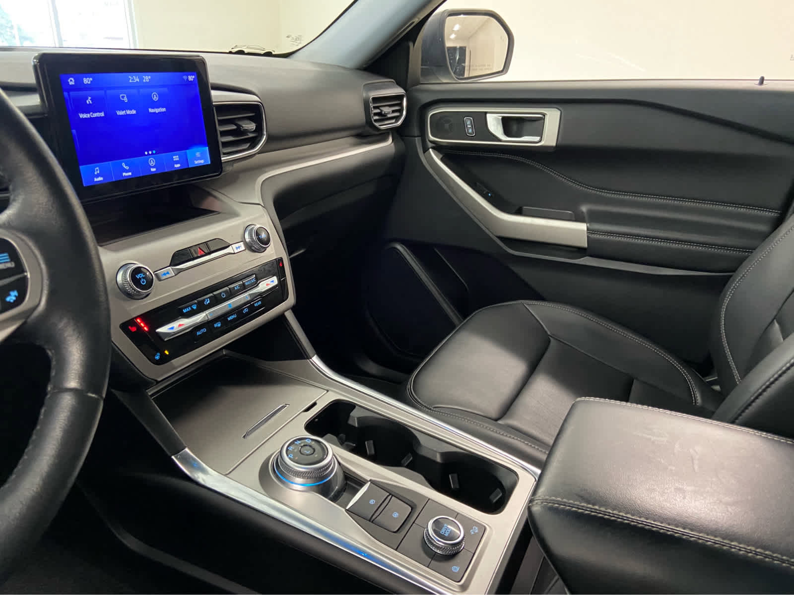 Used 2023 Ford Explorer XLT w/ Equipment Group 202A AWD/4WD image 40