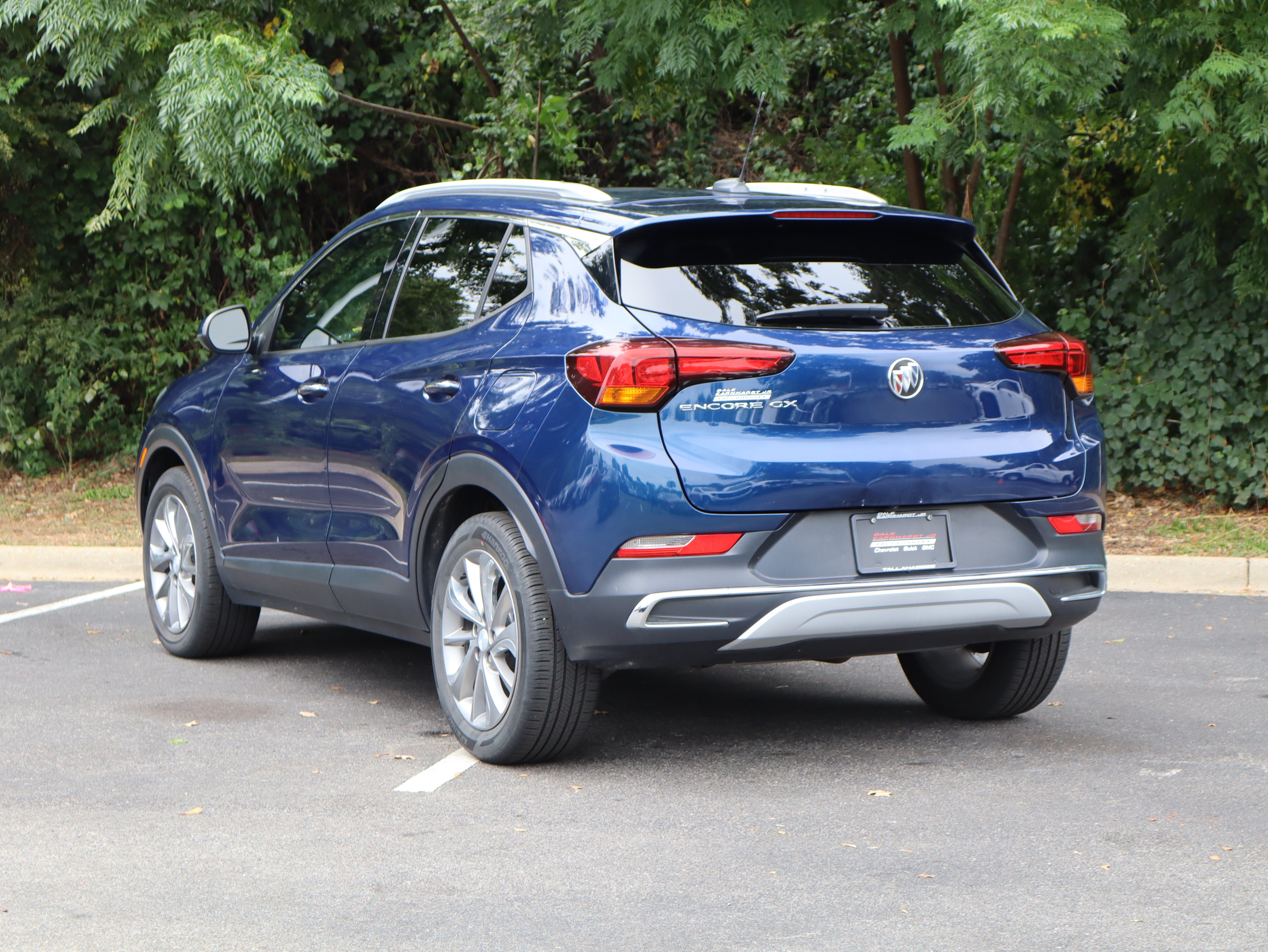 Used 2023 Buick Encore GX Essence w/ Experience Buick Package FWD image 7