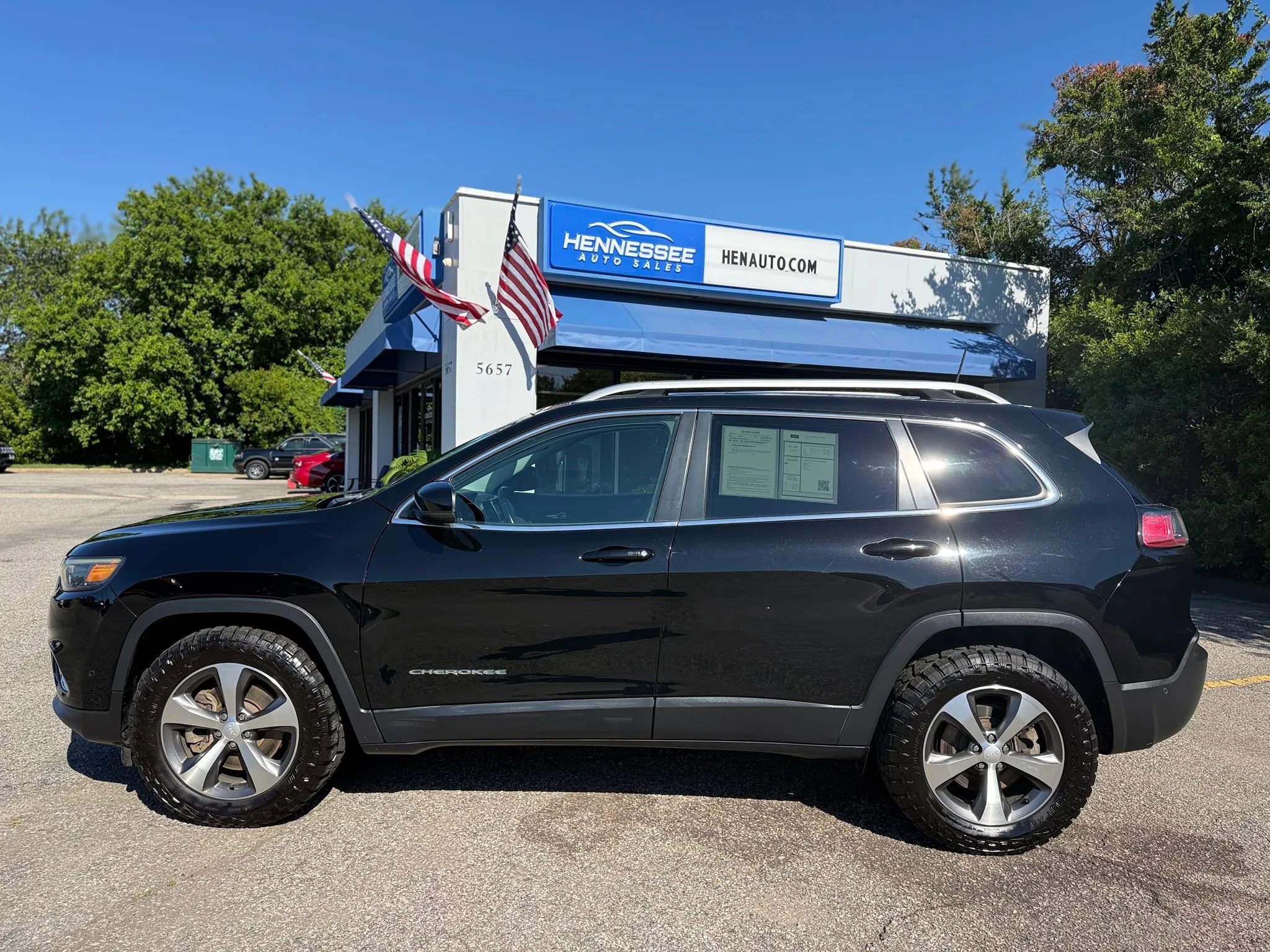 Used 2021 Jeep Cherokee Limited w/ Elite Package AWD/4WD image 20