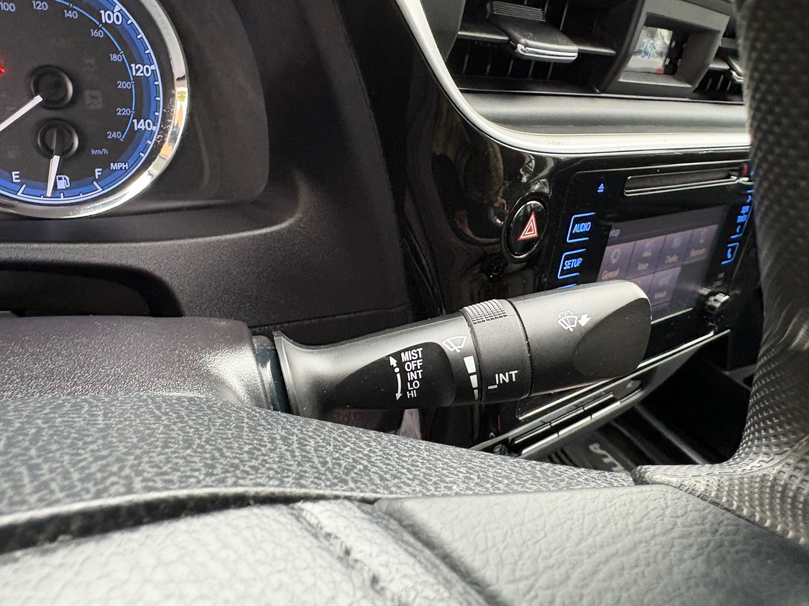 Used 2018 Toyota Corolla LE image 34