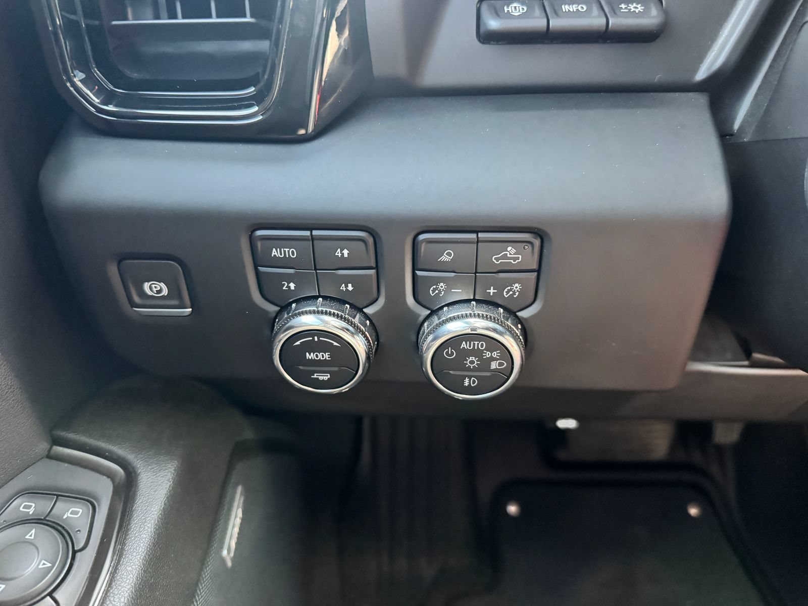 Used 2023 GMC Sierra 1500 AT4 w/ Technology Package AWD/4WD image 16