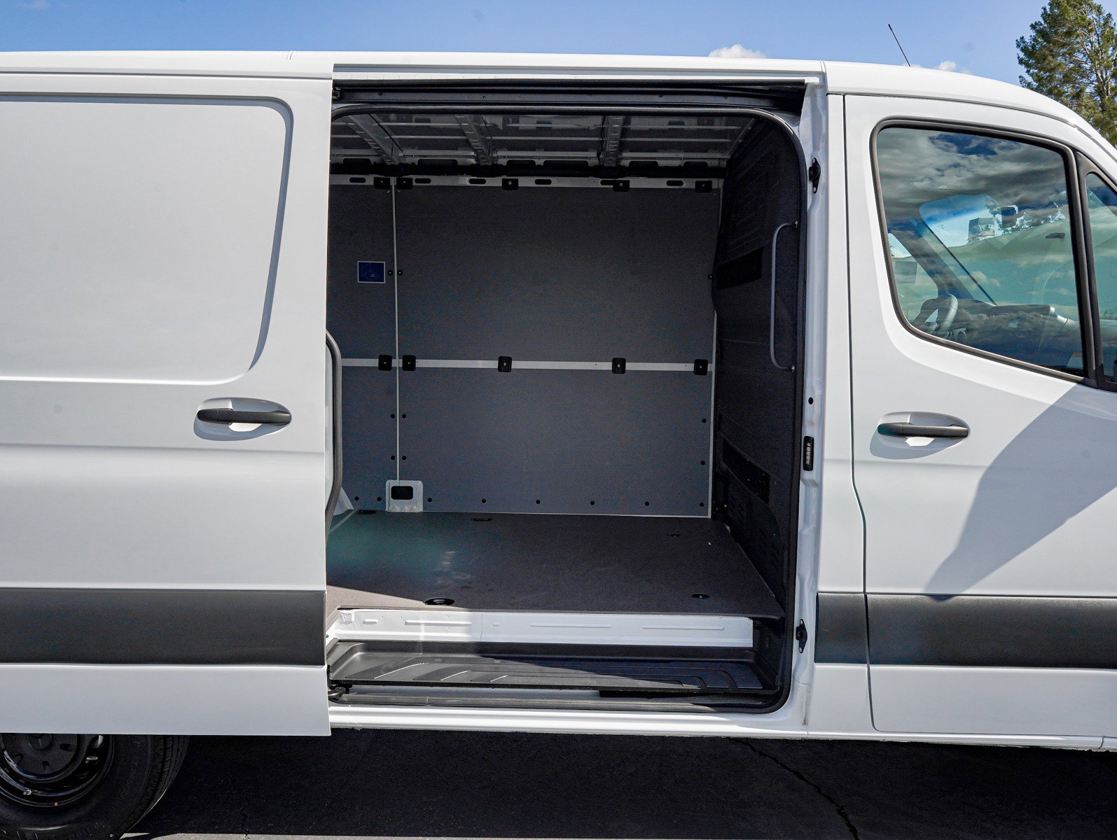 Used 2026 Mercedes-Benz Sprinter 2500 image 9