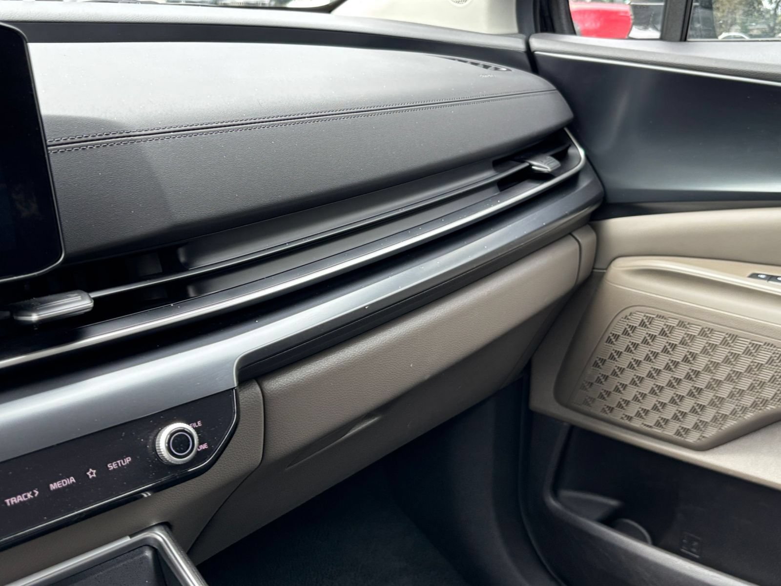 Used 2026 Kia Carnival FWD image 37