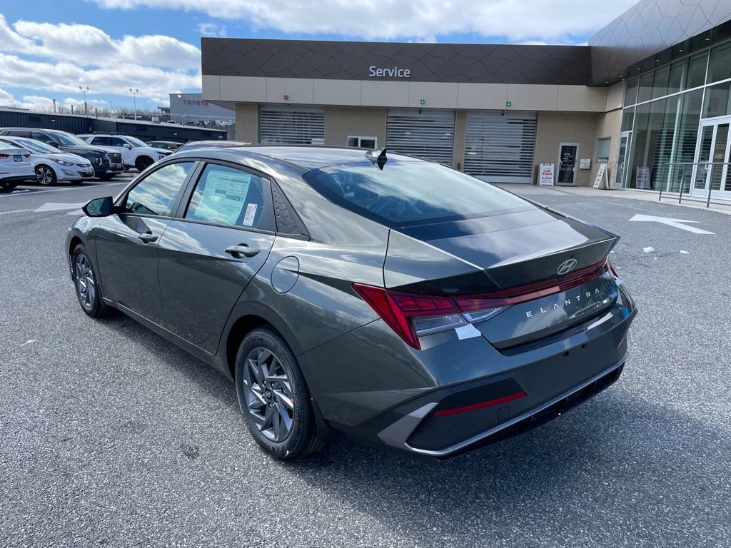 New 2026 Hyundai Elantra Hybrid FWD image 5