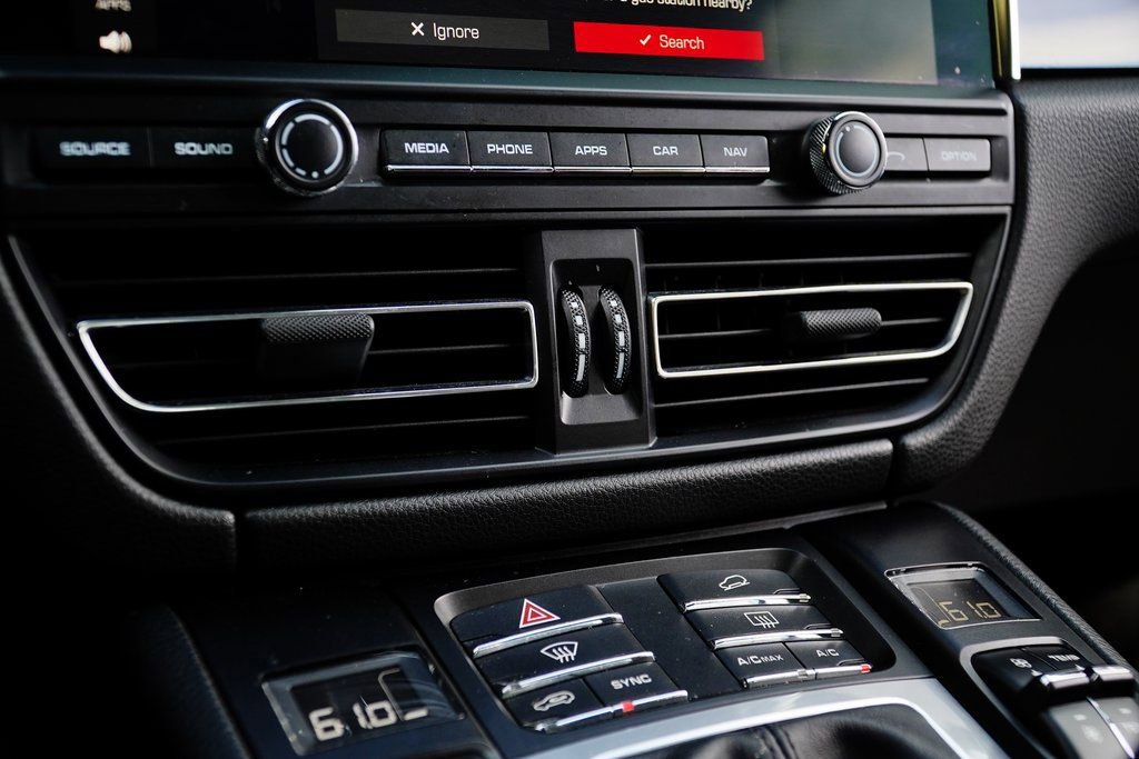 Used 2020 Porsche Macan S image 21