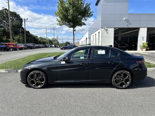 New 2025 Alfa Romeo Giulia AWD w/ Driving Assist Package image 5