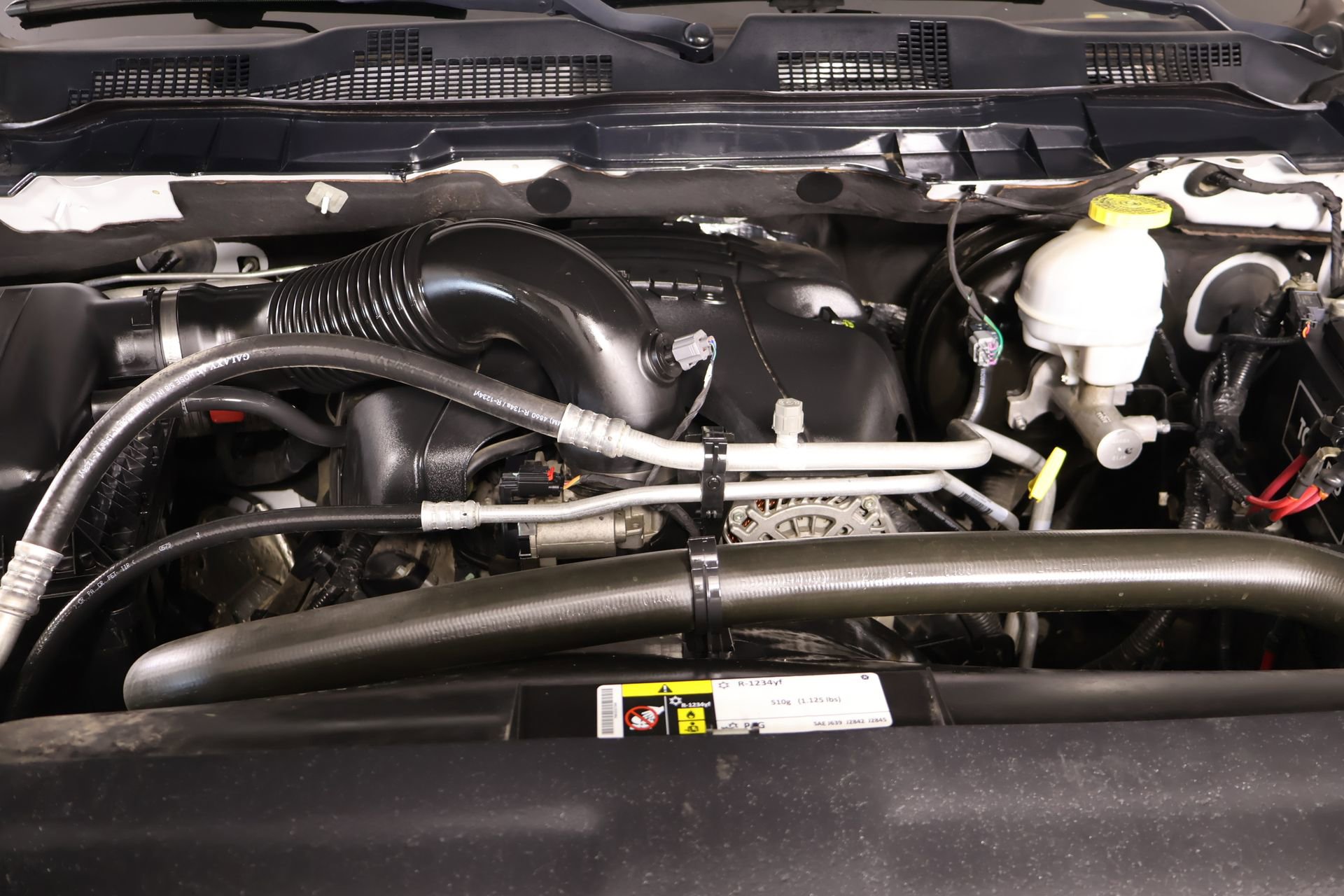 Used 2019 RAM 1500 Classic SLT w/ Luxury Group AWD/4WD image 18