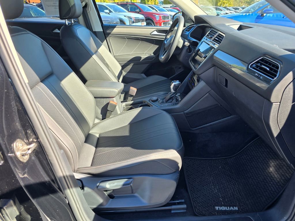 Used 2022 Volkswagen Tiguan SE image 12
