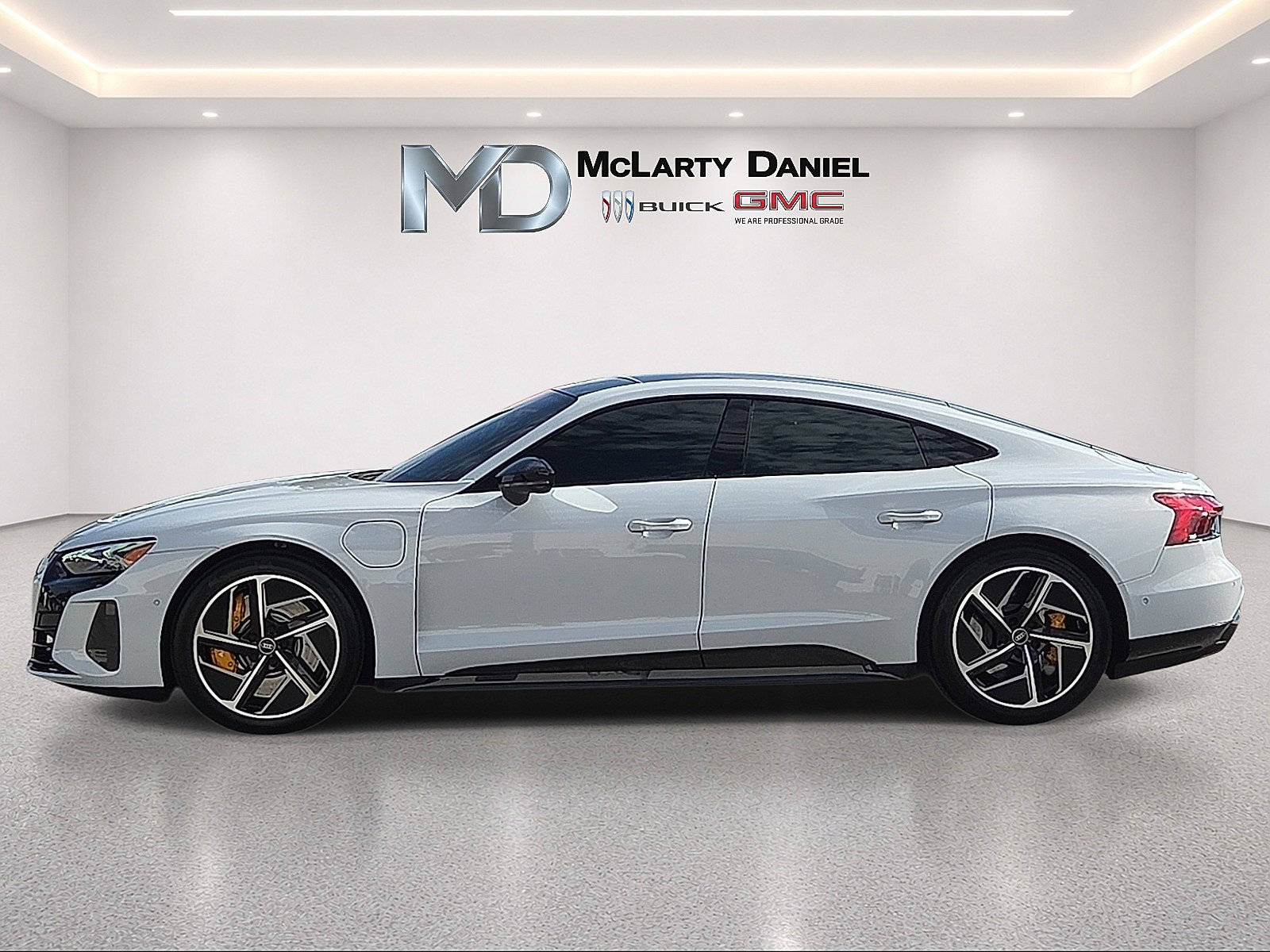 Used 2023 Audi RS e-tron GT w/ Carbon Performance Package AWD/4WD image 2