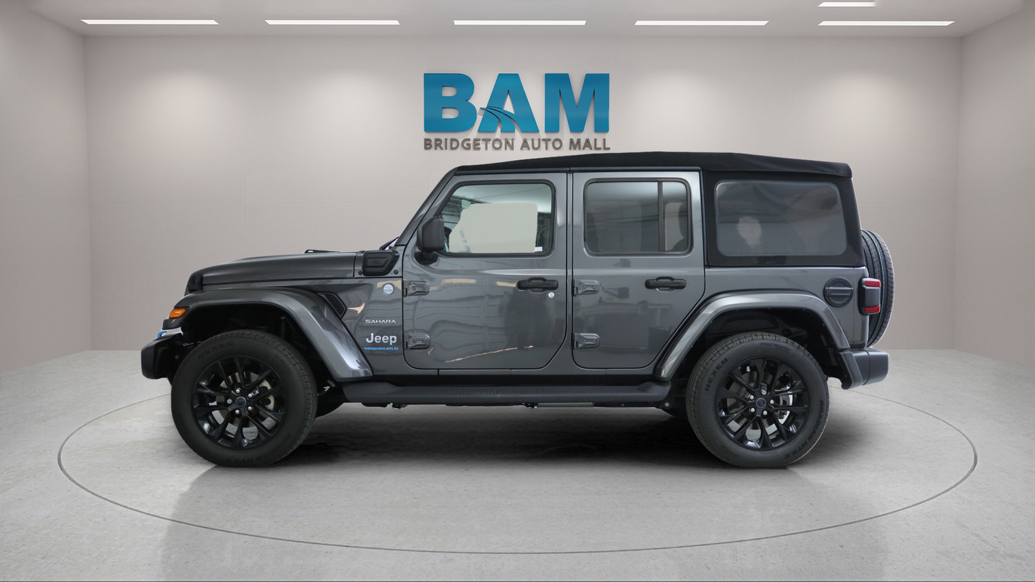 Used 2024 Jeep Wrangler Unlimited Sahara w/ Technology Group AWD/4WD image 4