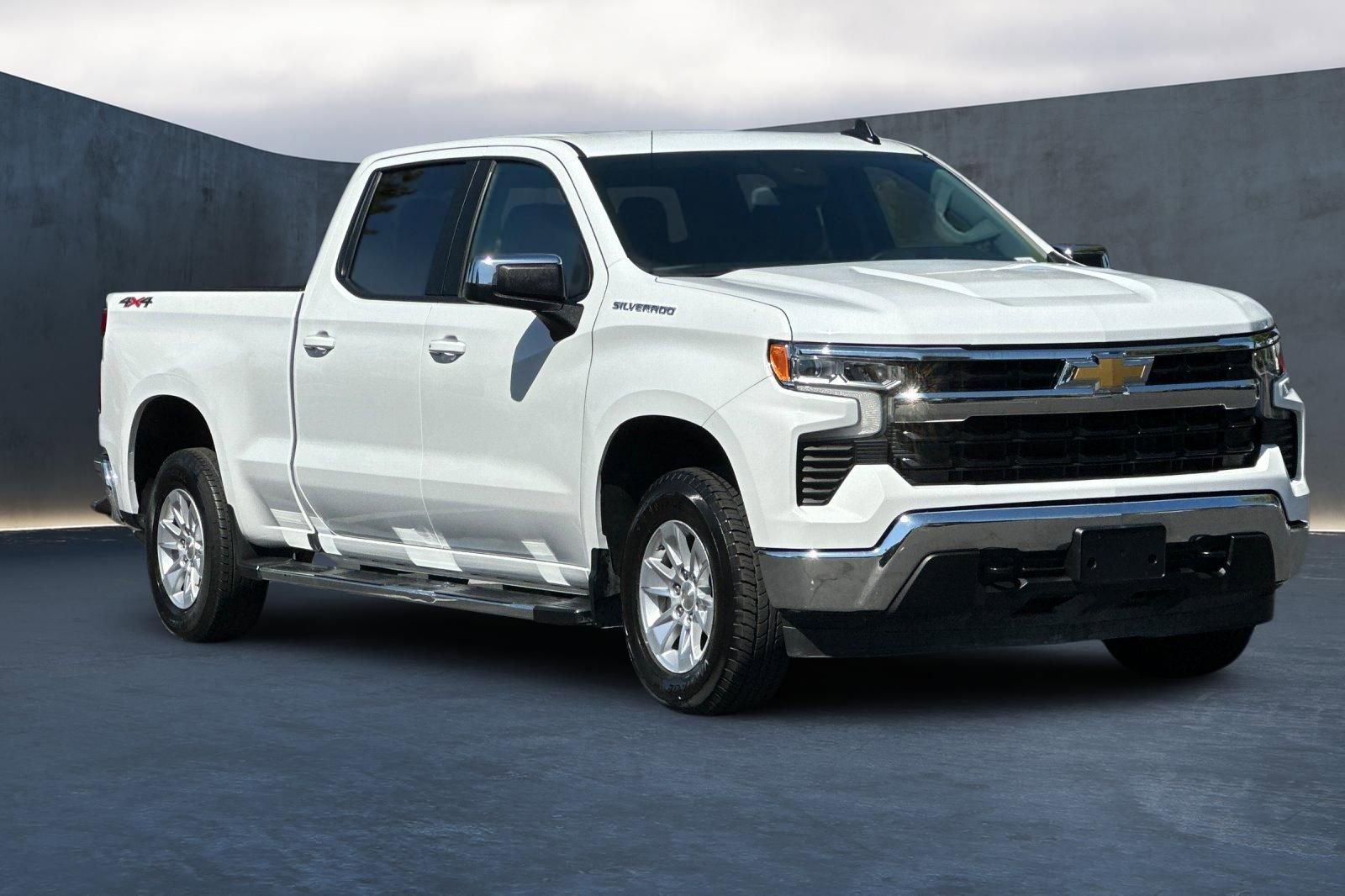 Used 2024 Chevrolet Silverado 1500 LT w/ Protection Package image 2