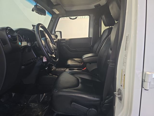 Used 2014 Jeep Wrangler Unlimited Sahara image 10