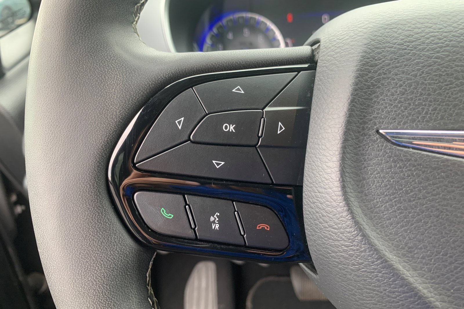 Used 2025 Chrysler Pacifica Limited FWD image 31