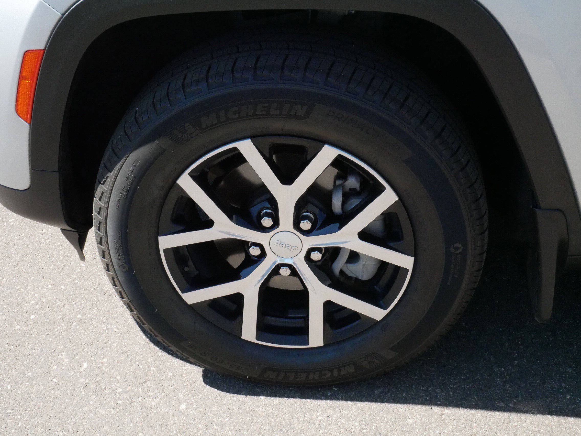 Used 2023 Jeep Grand Cherokee Limited w/ Trailer Tow Prep Group (B) AWD/4WD image 15