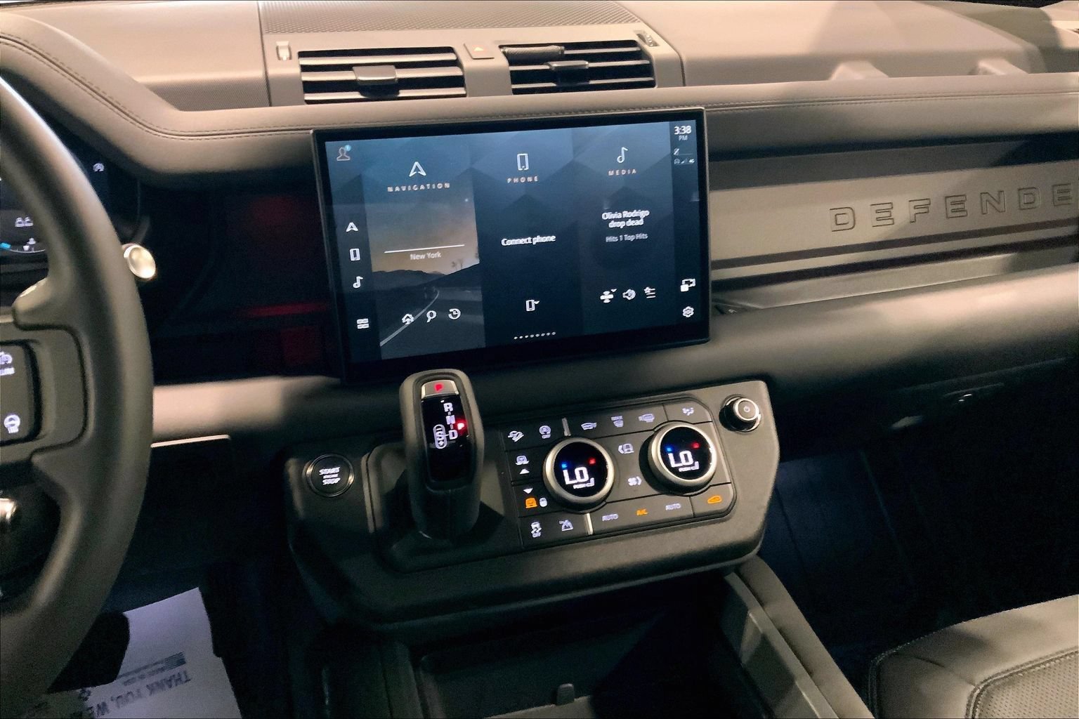 Certified 2025 Land Rover Defender 110 X-Dynamic SE AWD/4WD image 6