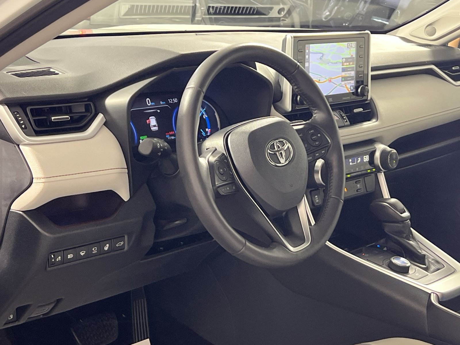 Used 2019 Toyota RAV4 Limited AWD/4WD image 16
