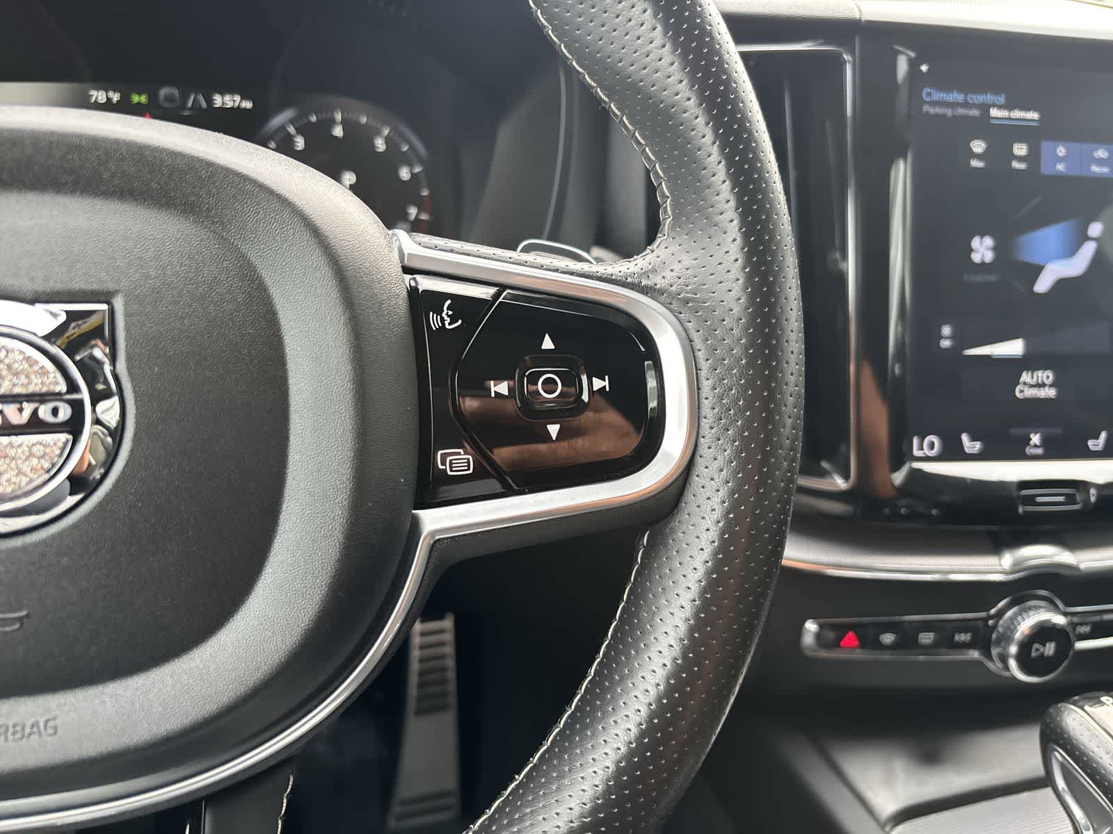 Used 2018 Volvo XC60 T6 R-Design w/ Convenience Package AWD/4WD image 13