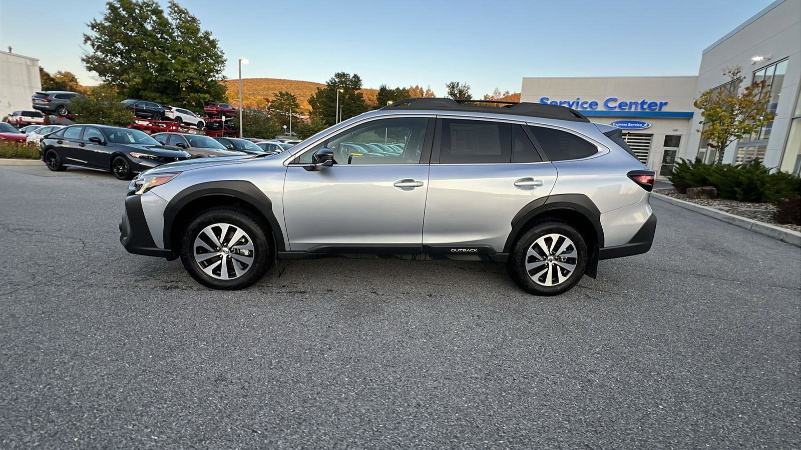 Used 2025 Subaru Outback Premium w/ Popular Package #1A image 7