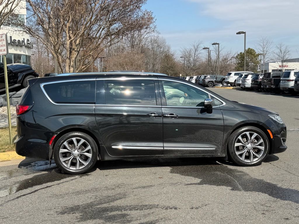 Used 2020 Chrysler Pacifica Limited image 6