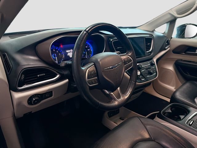 Used 2017 Chrysler Pacifica Touring-L Plus image 9