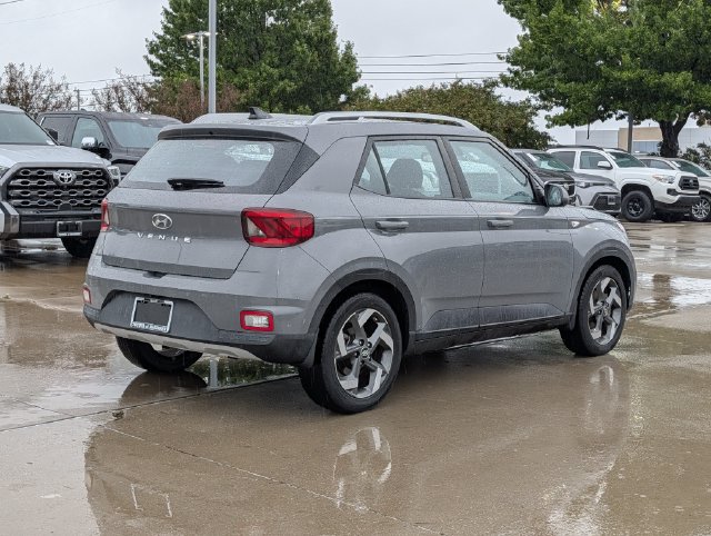 Used 2021 Hyundai Venue SEL FWD image 6