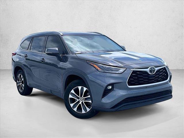 Used 2021 Toyota Highlander XLE FWD image 12