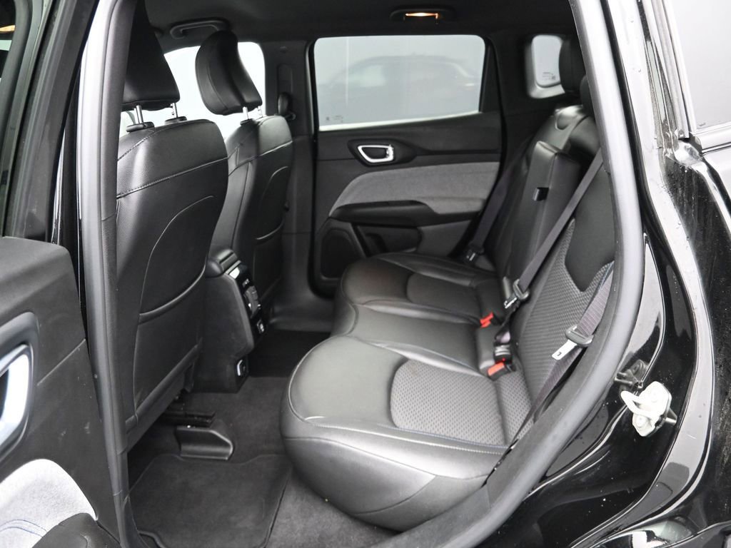 Used 2025 Jeep Compass Latitude image 16
