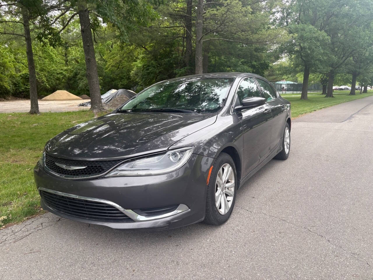 Used 2015 Chrysler 200 Limited w/ Convenience Group FWD image 2