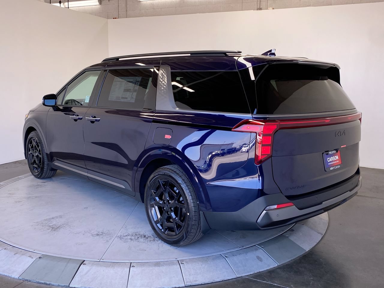 New 2027 Kia Carnival EX FWD image 3