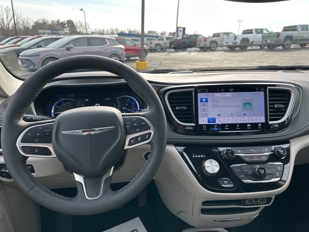 Used 2023 Chrysler Pacifica Touring-L image 20