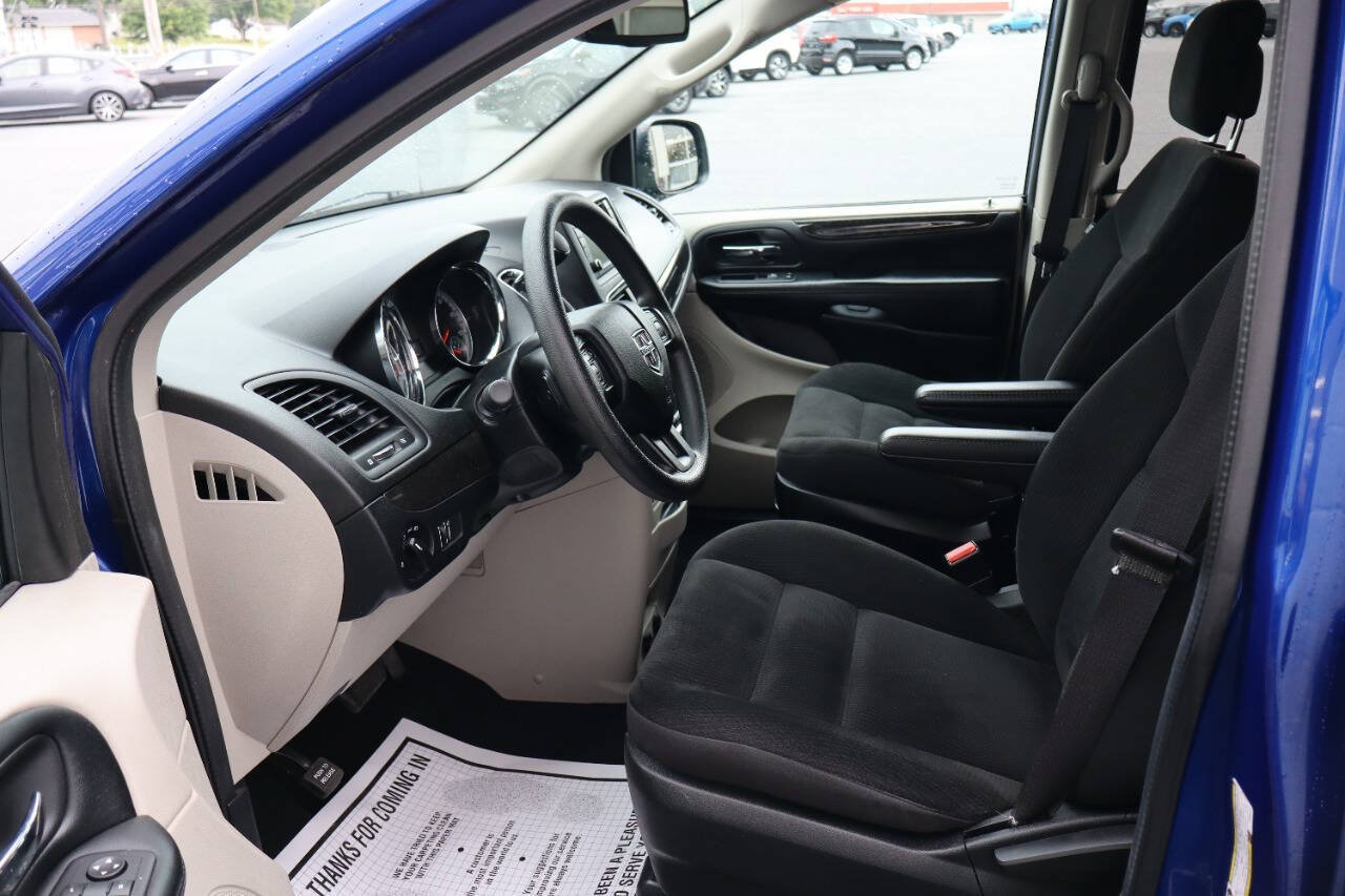 Used 2019 Dodge Grand Caravan SE w/ UConnect Hands-Free Group FWD image 6