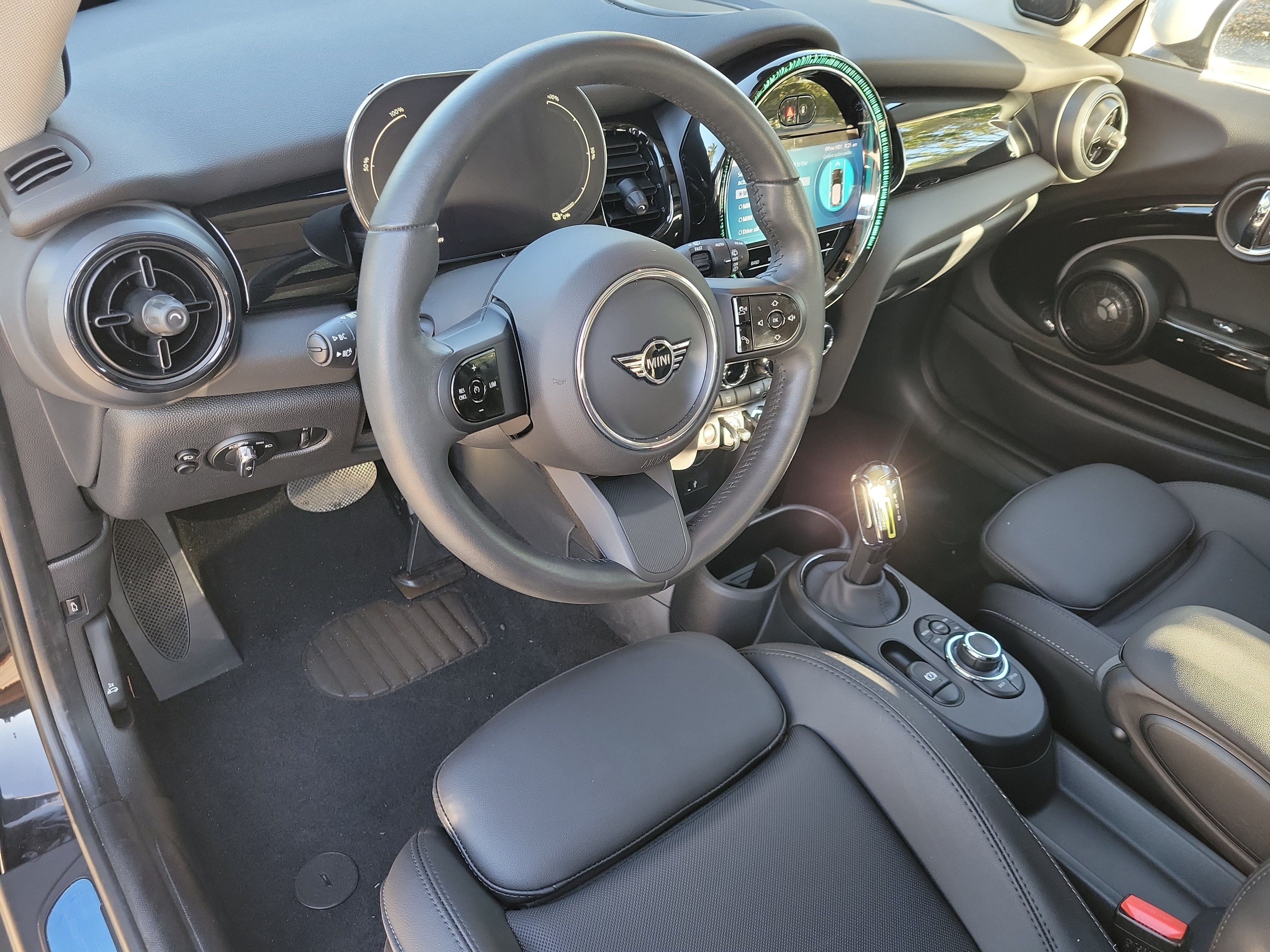 Used 2024 MINI Cooper SE FWD image 9
