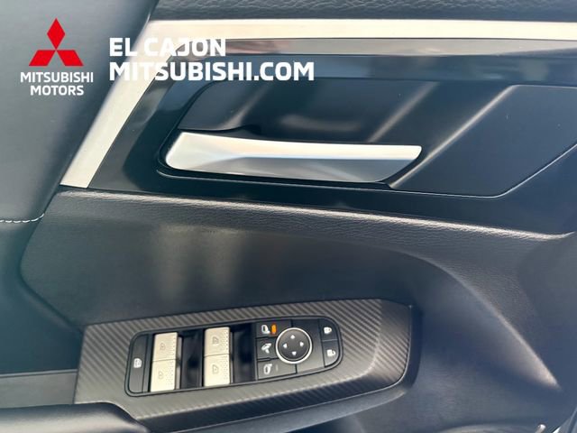Used 2025 Mitsubishi Outlander SE image 15