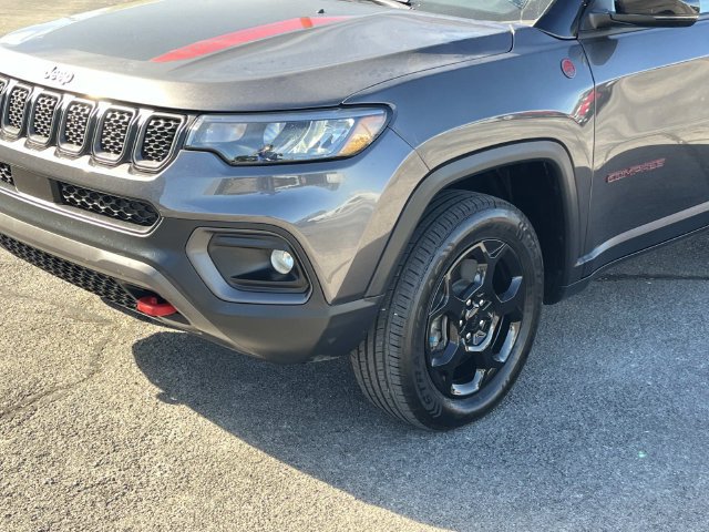 Used 2024 Jeep Compass Trailhawk AWD/4WD image 11
