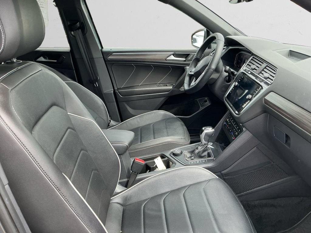 Used 2023 Volkswagen Tiguan SEL R-Line AWD/4WD image 15