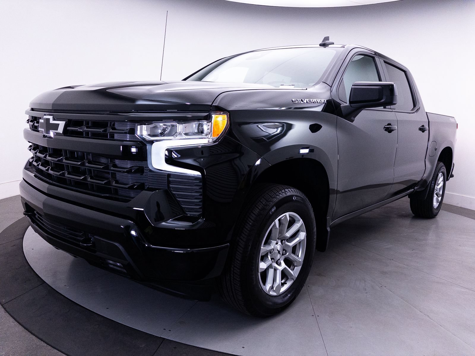 Used 2025 Chevrolet Silverado 1500 RST AWD/4WD image 15