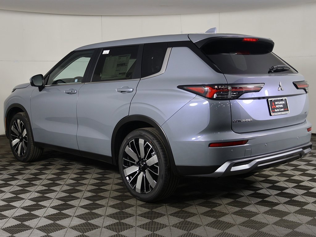 New 2026 Mitsubishi Outlander SE image 11