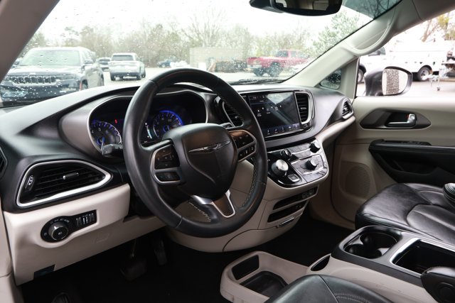 Used 2022 Chrysler Pacifica Touring-L image 26