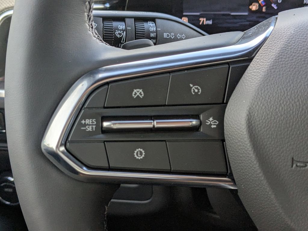 New 2025 Chevrolet Suburban Premier RWD image 28